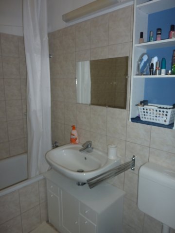 Kiadó téglalakás, albérlet, Pécsett 240 E Ft / hó, 3 szobás