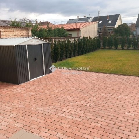 Eladó családi ház, Budapesten, XV. kerületben 92.3 M Ft