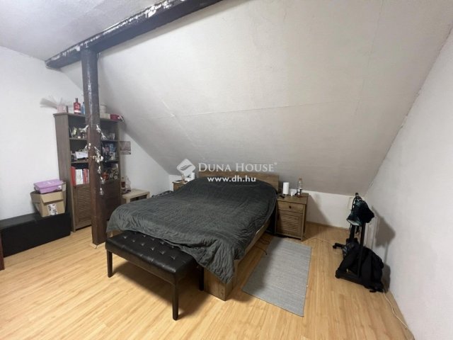Eladó családi ház, Besnyőn 61.9 M Ft, 6 szobás