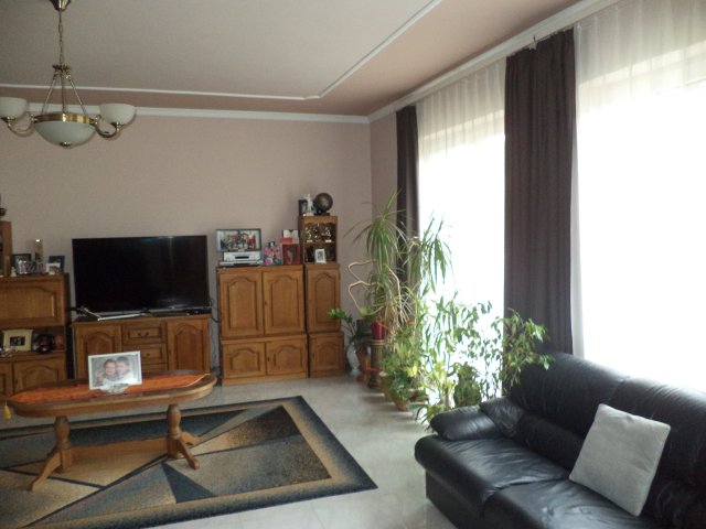 Eladó családi ház, Debrecenben 92 M Ft, 4+1 szobás