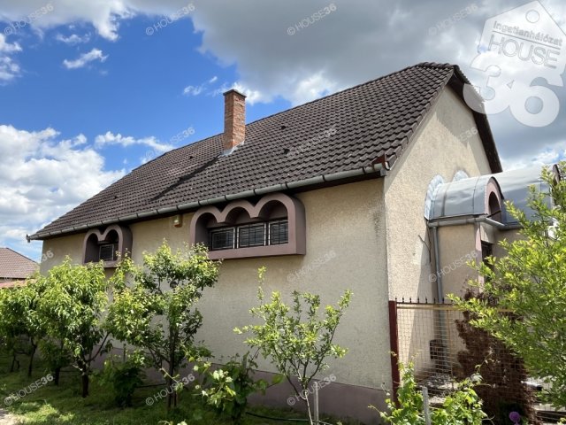 Eladó üzlethelyiség, Kecskeméten 43.5 M Ft, 4 szobás