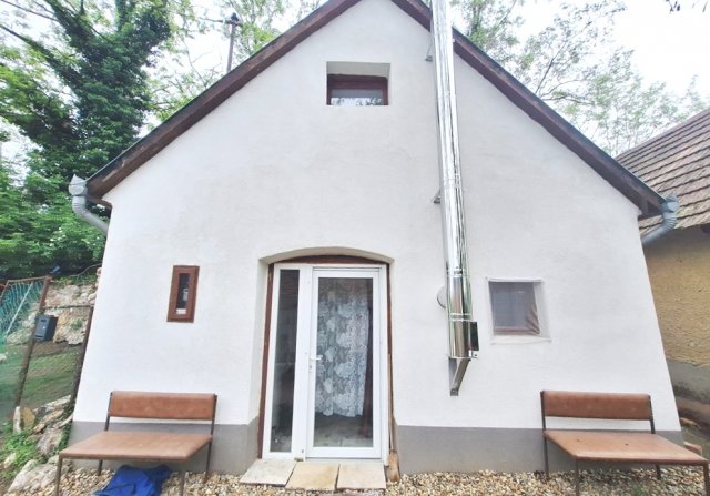 Eladó családi ház, Kesztölcön 22 M Ft, 2 szobás