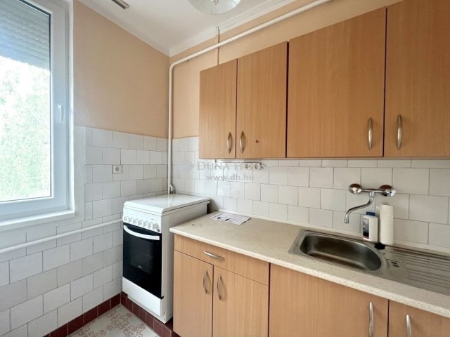Eladó téglalakás, Veszprémben 41 M Ft, 1 szobás