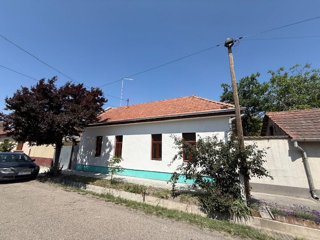 Eladó családi ház, Cegléden 53 M Ft, 3 szobás