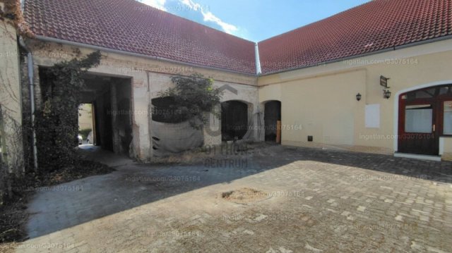 Eladó téglalakás, Kalocsán 42 M Ft, 4 szobás