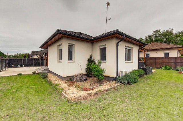 Eladó családi ház, Kecskeméten 99.5 M Ft, 4 szobás