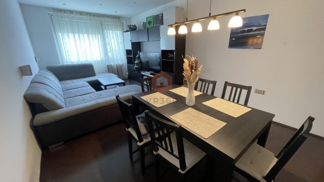 Eladó panellakás, Pécsett 39.9 M Ft, 2 szobás