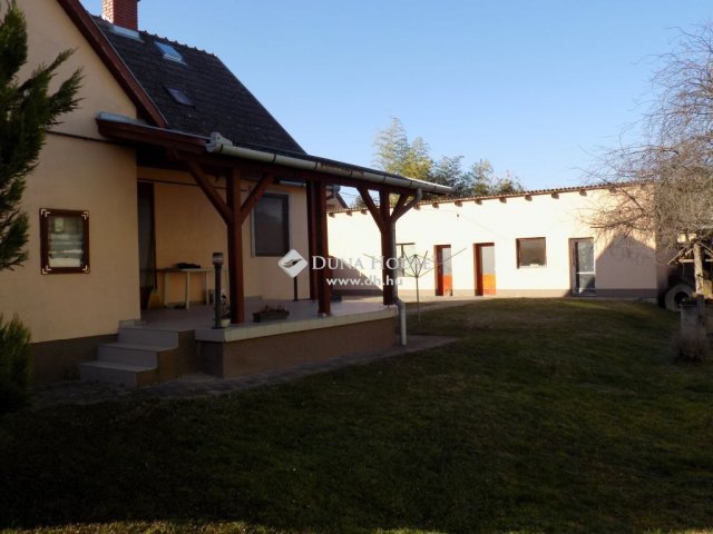 Eladó családi ház, Tolnán 59.9 M Ft, 6 szobás