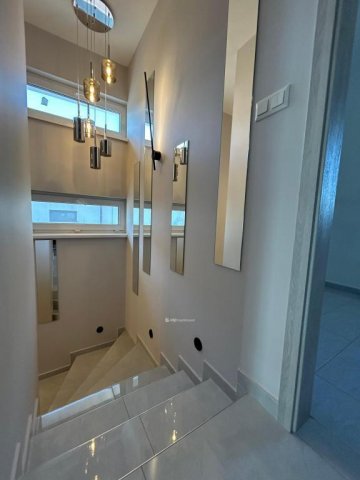 Eladó ikerház, Debrecenben 200 M Ft, 5 szobás