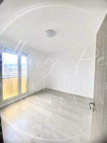Eladó panellakás, Pécsett, József Attila utcában 47.9 M Ft