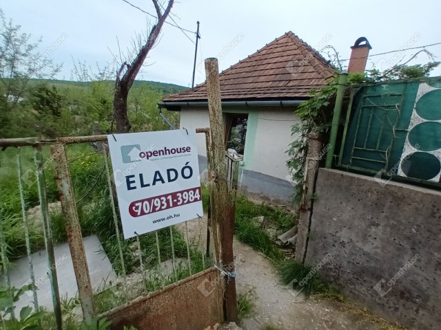 Eladó családi ház, Bajóton 20 M Ft, 2 szobás