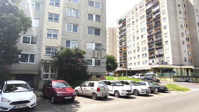 Eladó panellakás, Debrecenben 68.9 M Ft, 4 szobás