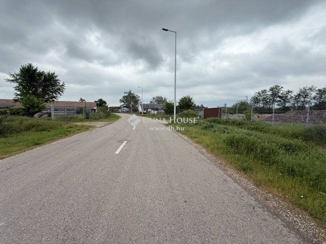 Eladó ipari ingatlan, Kiskunhalason 64.9 M Ft