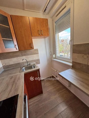 Kiadó panellakás, albérlet, Miskolcon 120 E Ft / hó, 1 szobás