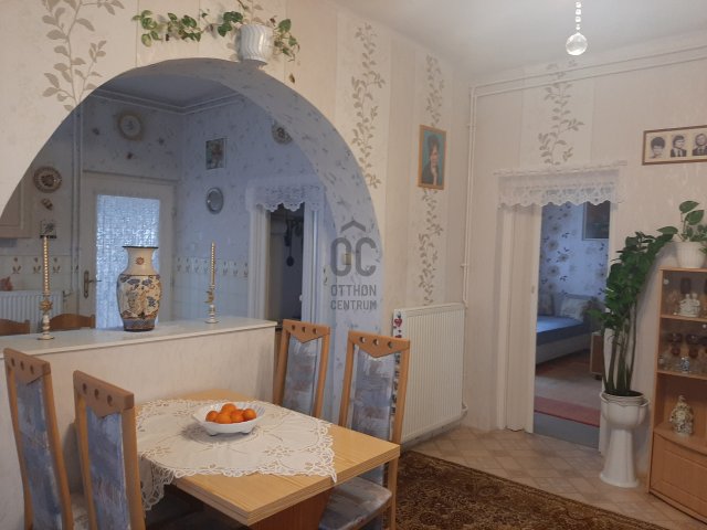 Eladó ikerház, Ajkán 39 M Ft, 2 szobás / költözzbe.hu