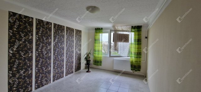 Eladó panellakás, Győrött 35.2 M Ft, 1 szobás