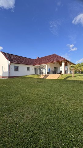 Eladó családi ház, Vonyarcvashegyen 282.03 M Ft, 5 szobás