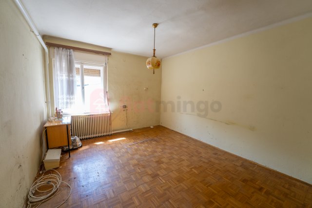 Eladó családi ház, Pécsett 42 M Ft, 3 szobás