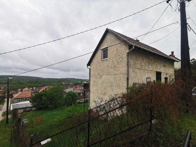 Eladó családi ház, Tatabányán, Fenyő soron 45 M Ft, 4 szobás