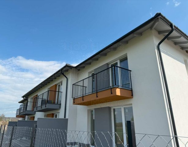 Eladó családi ház, Balatonföldváron 95 M Ft, 10 szobás