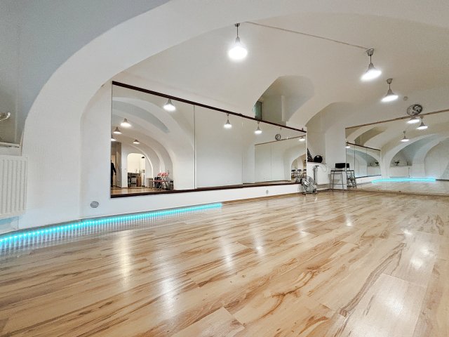 Eladó üzlethelyiség, Budapesten, XI. kerületben 84.9 M Ft