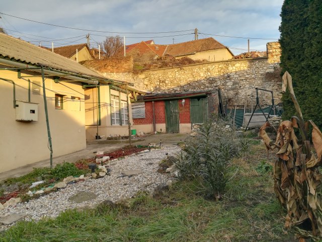 Eladó családi ház, Pécsett 46.9 M Ft, 3 szobás