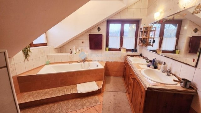 Eladó családi ház, Budajenőn 229 M Ft, 6 szobás