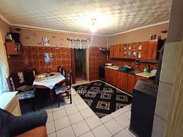 Eladó családi ház, Baktalórántházán 9.9 M Ft, 2 szobás