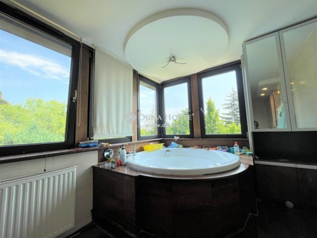 Eladó családi ház, Szentendrén 170 M Ft, 5 szobás