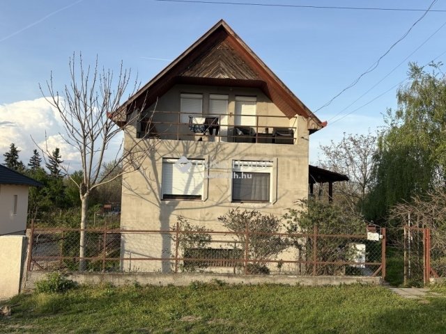 Eladó családi ház, Tápiószecsőn 65.9 M Ft, 3 szobás