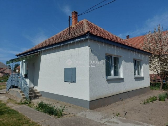 Eladó családi ház, Izsákon 29.5 M Ft, 3 szobás