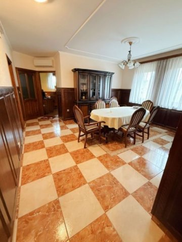 Eladó családi ház, Dabason 225 M Ft, 7 szobás
