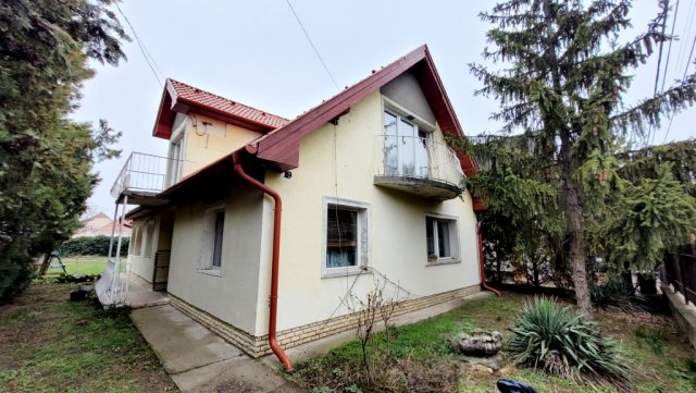 Eladó családi ház, Budapesten, XVII. kerületben, Pesti úton