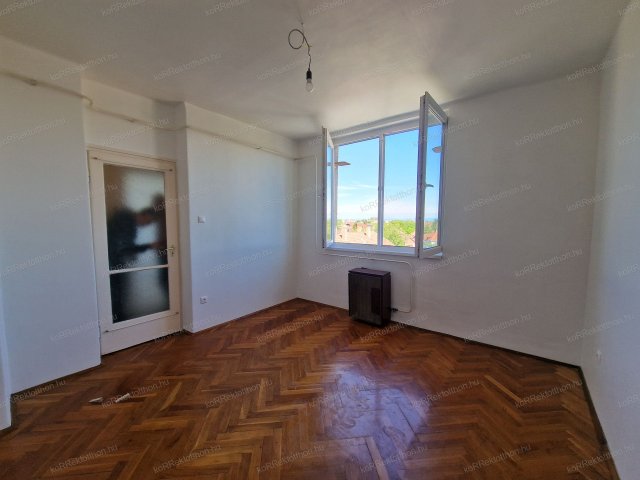 Eladó téglalakás, Jászberényben 29.9 M Ft, 2 szobás