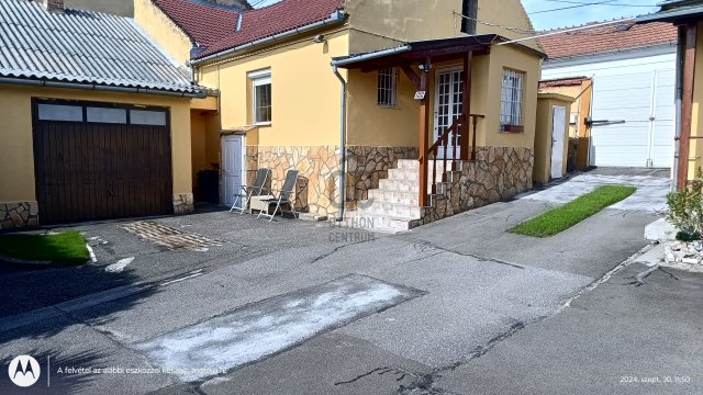 Eladó családi ház, Pécsett 84 M Ft, 3 szobás