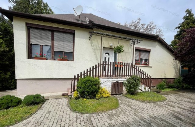 Eladó családi ház, Gödöllőn 99.9 M Ft, 7 szobás
