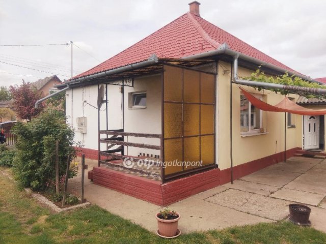 Eladó családi ház, Hajdúhadházon 47.5 M Ft, 3 szobás