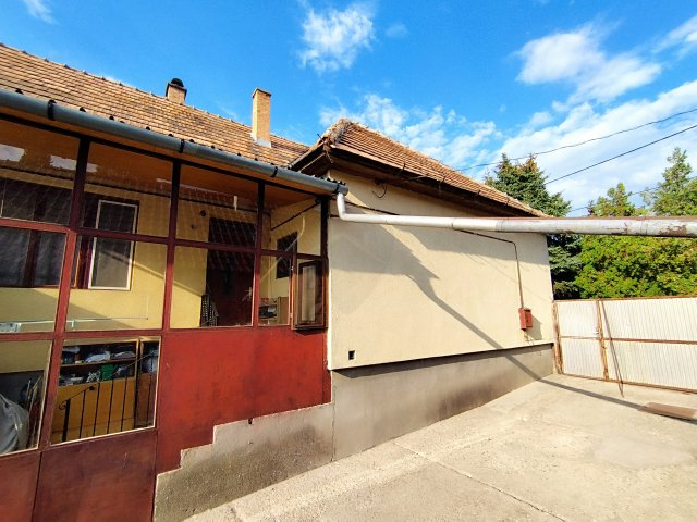 Eladó családi ház, Apcon 27.3 M Ft, 3 szobás