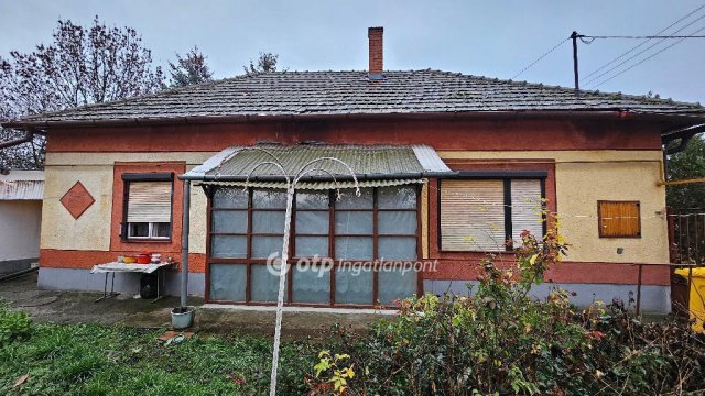 Eladó családi ház, Szentesen 16.5 M Ft, 1+1 szobás