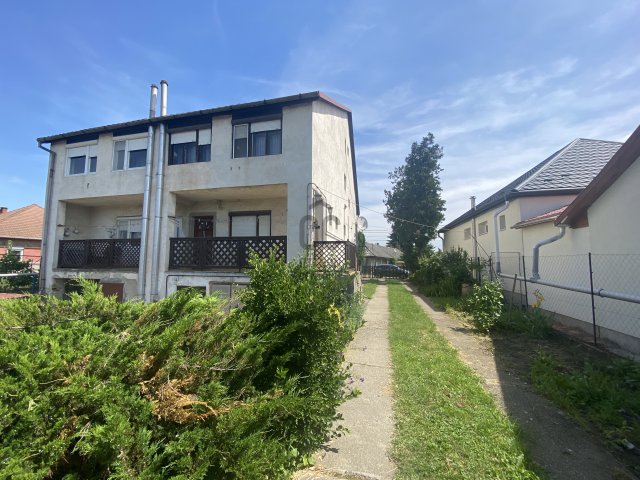 Eladó családi ház, Alsózsolcán 56.5 M Ft, 8 szobás