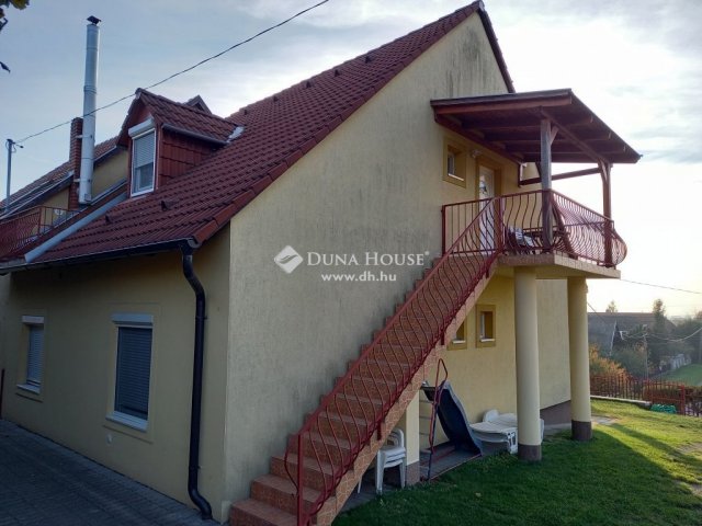 Eladó családi ház, Vonyarcvashegyen 92 M Ft, 5+2 szobás