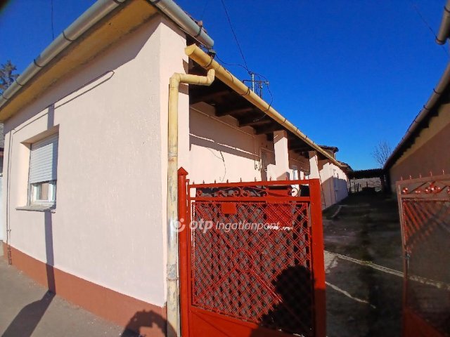 Eladó családi ház, Gyöngyösorosziban 9.8 M Ft, 3 szobás