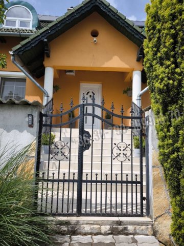 Eladó családi ház, Rádon 159 M Ft, 5 szobás