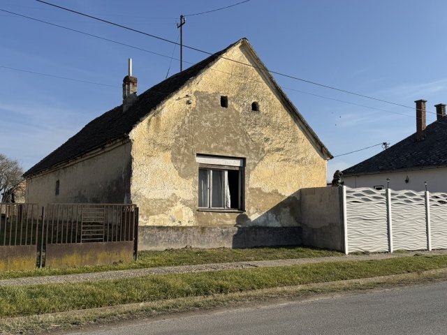 Eladó családi ház, Bogdásán 4 M Ft, 2+1 szobás