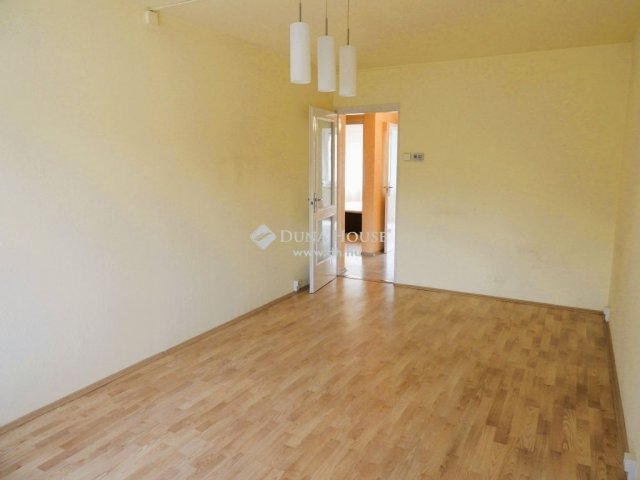 Eladó téglalakás, Veszprémben 42.5 M Ft, 2 szobás