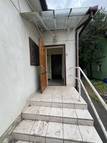Eladó családi ház, Pécsett 42 M Ft, 4 szobás