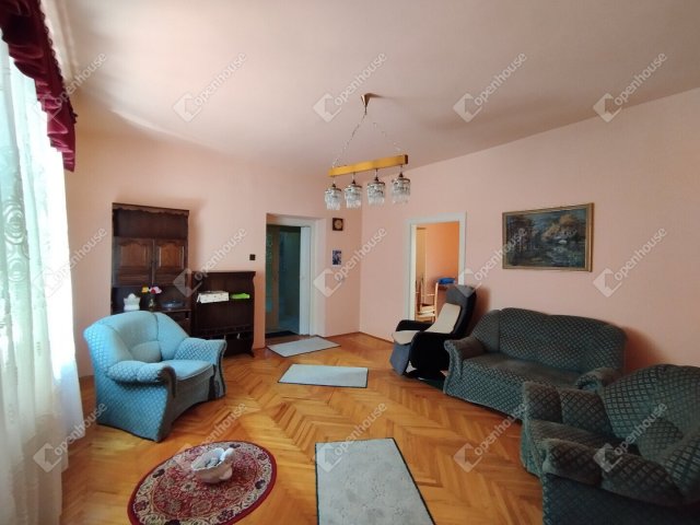 Eladó téglalakás, Győrött 58 M Ft, 3 szobás