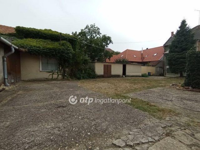 Eladó téglalakás, Gyöngyösön 29.5 M Ft, 1+1 szobás