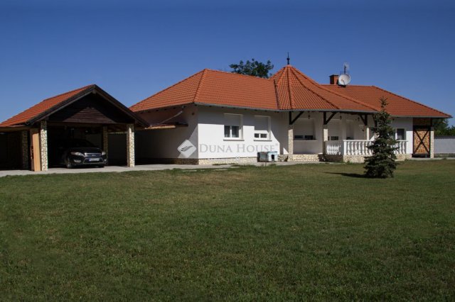Eladó családi ház, Kecskeméten 129.8 M Ft, 5 szobás