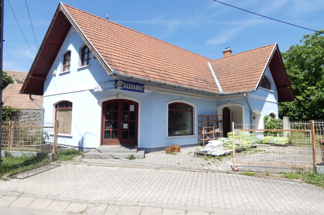 Eladó üzlethelyiség, Ráckevén 90 M Ft / költözzbe.hu